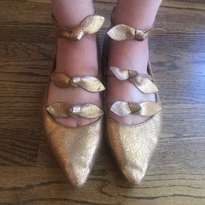 Report size 8 1/2 rose gold pointy toe flats